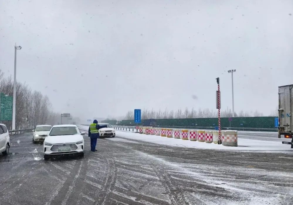 迎雪出擊！德商高速清冰除雪護坦途